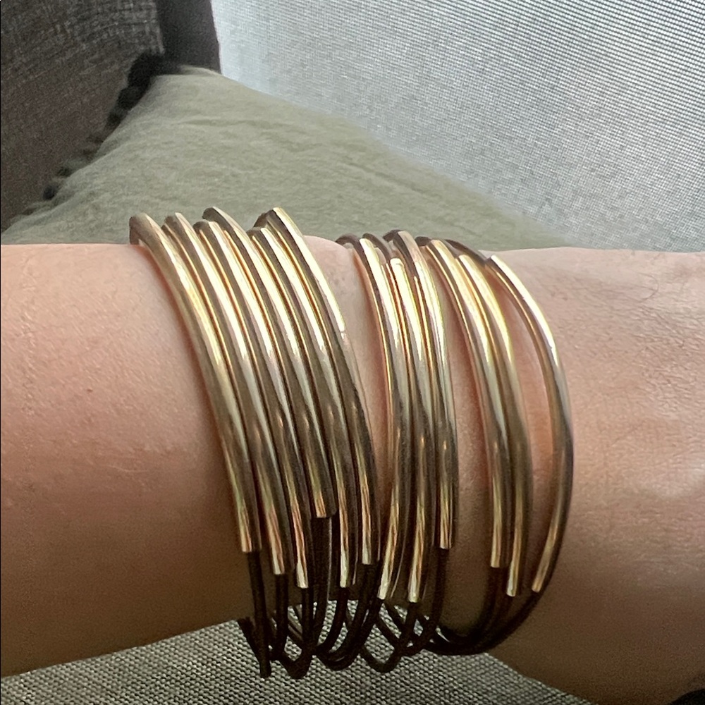 Elegant garterized Gold and Brown Bangle Set